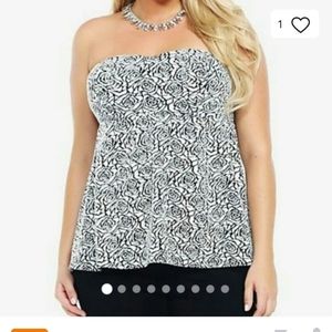 💜 SOLD💜 Strapless torrid top size 1 rose print